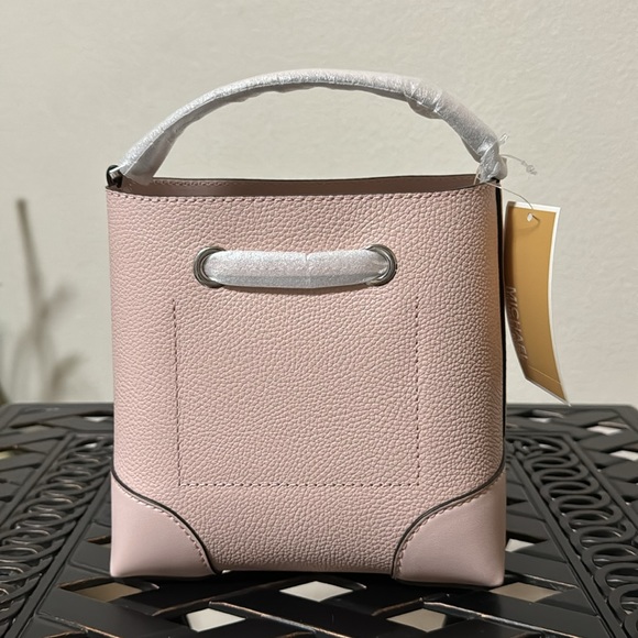 ❌SOLD❌NWT Michael Kors Mercer Pebbled Leather Bucket Bag - Picture 3 of 8